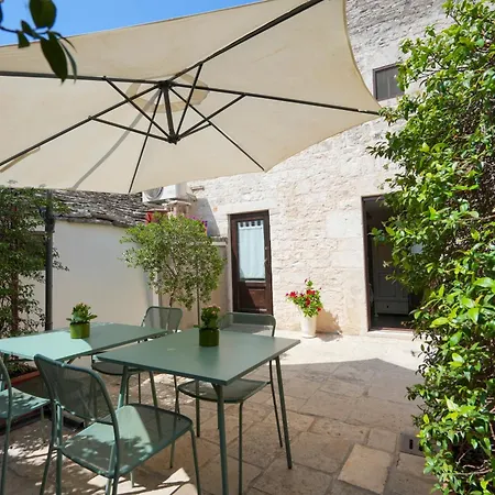 Alojamento de Acomodação e Pequeno-almoço Trullimania Alberobello